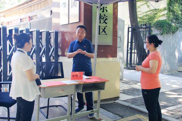 咨询 (3) 咨询 (3)